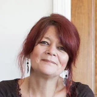 Portrait of Deb Hirsch